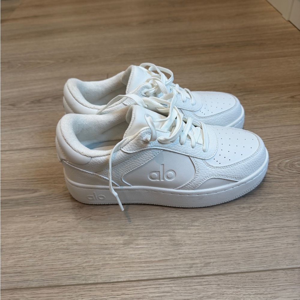 ALO Yoga Women's White Lace-Up Sneakers - Picture 4 of 7